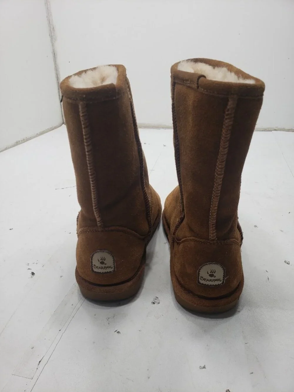 Bearpaw Emma Short Women's Size 10 Chestnut Suede Sheepskin Winter Boots